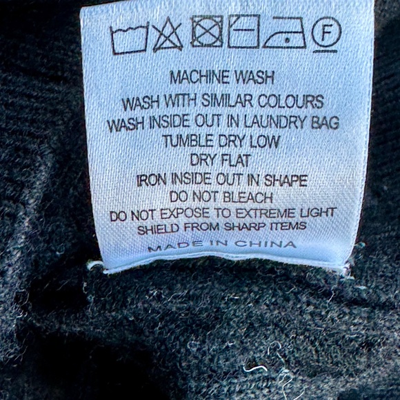 Kallspin Wool Black Button-Front Cable Knit Slim Sweater Vest Size M - Picture 7 of 8